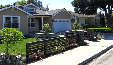 Low Fence Front Yard, Front Yard Fences, Fences Design, Front Fence Ideas, Front Fences, Fencing Ideas Cheap, Garage Redo, Low Fence, Wooden Fence Panels