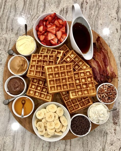 Build-Your-Own Waffle Board by The BakerMama Flourless Banana Bread, Sommer Mad, Waffle Bar, Breakfast Platter, Food Boards, Party Food Platters, Chocolate Chip Banana Bread, Think Food, Dinner Appetizers