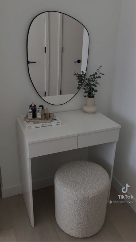 Small Vanity Table Ideas, Rectangle Room Ideas, Small Bedroom Inspo Aesthetic, Brimnes Dressing Table, Corner Desk Ideas, Small Makeup Vanity, Diy Corner Desk, Makeup Vanity Desk, White Room Decor