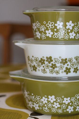 V i n t a g e . G l a s s w a r e Spring Blossom Pyrex, Vintage Pyrex Collection, Corningware Vintage, Vintage Pyrex Patterns, Corelle Patterns, Pyrex Spring Blossom, Canning Kitchen, Kitchen Wear, Vintage Pyrex Bowls