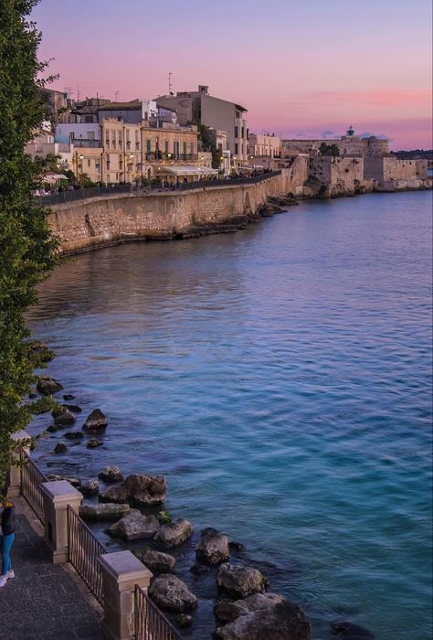 Syracuse Sicily Ortigia, Ortigia Sicily, Syracuse Sicily, Inspo Pics, Palermo, Italy Travel, Sicily, Places Ive Been, Beautiful Places