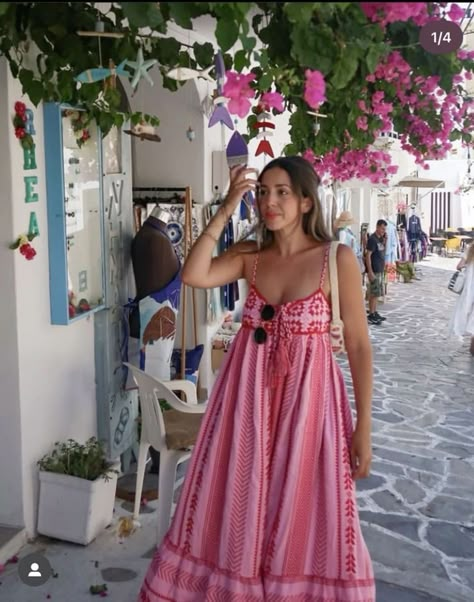 Spain Outfit Inspiration, South Of France Dress, Cute Outfits Travel, Brunch Outfit Simple, South Italy Aesthetic Clothes, Going Out In Europe Outfits, Anthropologie Summer Outfits, Colorful Flowy Outfits, Summer Outfits South Of France