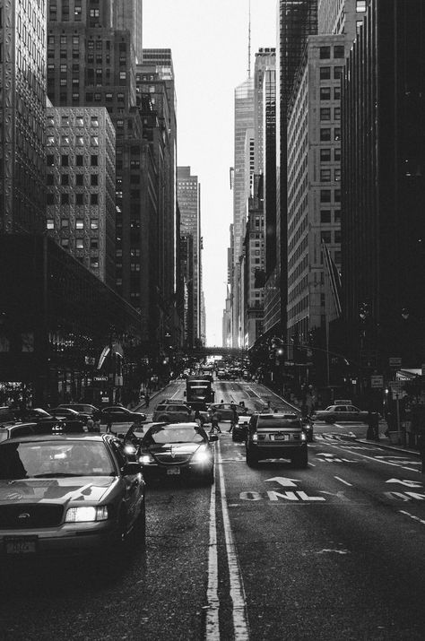 Cityscape Black And White, Black And White Photos Of New York City, Grey And Black Pictures, New York In Black And White, Streetwear Widgets, Dark Photo Aesthetic Instagram Post, Black White Asthetics Photos, New York Black And White Aesthetic, 80s Aesthetic Black And White