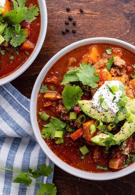 Whole30 Turkey Chili Recipe with Sweet Potatoes - healthy beanless chili recipe loaded with vegetables. An anti-inflammatory meal that's a perfect clean eating dinner. Whole 30 Chili, Turkey And Veggie Chili, Healthy Turkey Chili, Turkey Chili Paleo, Sweet Potato Chili Whole 30, Turkey Chili Sweet Potato Crock Pot, Turkey Sweet Potato Pumpkin Chili, Low Fodmap Turkey Chili, Beanless Chili Recipe