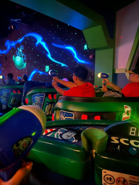 disneyland buzz lightyear ride game fanily aesthetic Disney World Florida, Parc D'attraction, Disneyland Park, Amusement Parks, Disney Aesthetic, Light Year, Buzz Lightyear, Disney Trip, Disneyland Paris