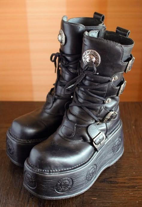 Kill Star, Metal Goth, Pinterest Wardrobe, New Rock Boots, Iconic Outfits, Goth Shoes, Goth Boots, Trad Goth, Dr Shoes