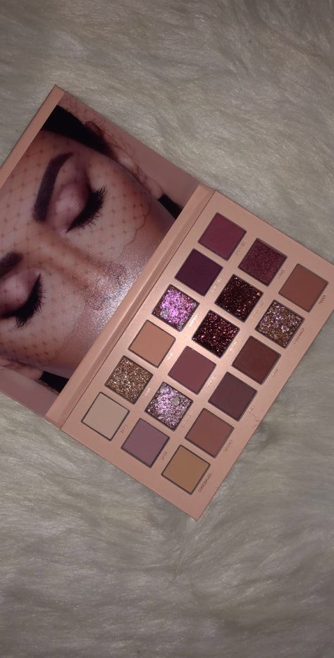 Huda Beauty New Nude Eye Shadow Palette Huda Beauty Eyeshadow Palette, Huda Beauty Eyeshadow, Huda Beauty Makeup, Beauty Eyeshadow, Nude Eyeshadow, Eye Shadow Palette, Beauty Spa, Fake Story, Shadow Palette