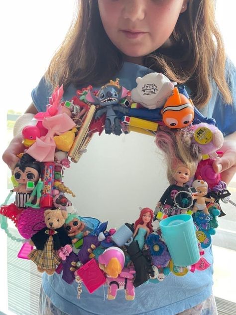 Upcycle Projects Repurposed, Old Mirrors Repurposed, Diy Old Toys, Junk Mirror, Repurposed Toys, Upcycled Mirror, Upcycle Toys, Eclectic Diy, Recycled Art