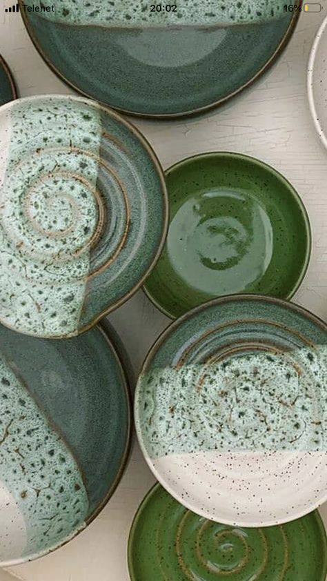 Ceramic Dinnerware Sets, Ceramic Plate Glazing Ideas, Glaze Ideas Ceramics, Pottery Dinnerware Sets, Green Tableware, Essentials Wishlist, Pottery Painting Ideas Easy, Ceramic Dish Set, Ceramic Cutlery