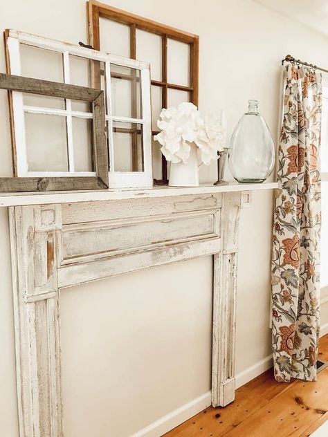 Mantel Installation, Vintage Mantle, Shabby Chic Cabinet, Fireplace Frame, Living Room Vintage, Vintage Fireplace, Vintage Collections, Old Fireplace, Antique Fireplace