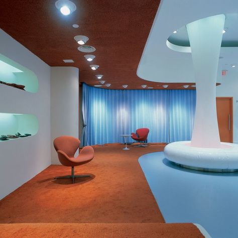 70s Futurism Interior Design, Chill Vibe Room Ideas, Futurism Interior Design, 70s Futurism, Interior Design Bedroom Vintage, Space Age Interior, Retro Futuristic Interior, Studio Room Design, Y2k Aesthetic Institute