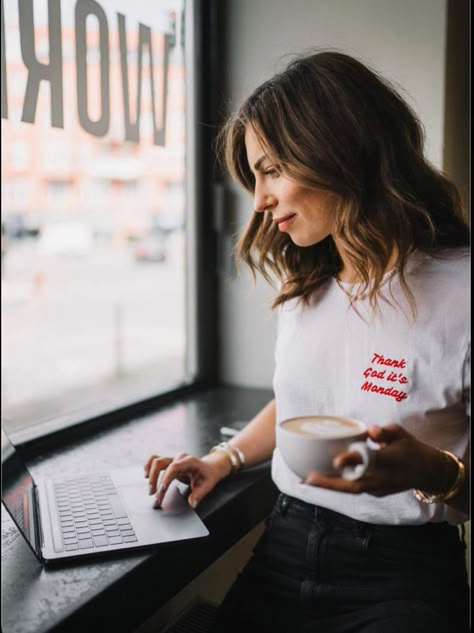 Marketing Outfit, Ootd Office, Lifestyle Photography Women, Working In Fashion, Coffee Shop Branding, Coffee Shop Photography, Two Kinds Of People, Brand Photography Inspiration, Cafe Branding