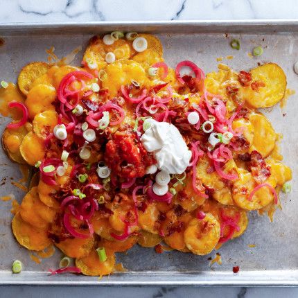 Potato Nachos Recipe, Pioneer Woman Potatoes, Food Network Recipes Pioneer Woman, Ree Drummond Recipes, Potato Nachos, Quick Pickled Onions, Pillsbury Recipes, Small Microwave, Pioneer Woman Recipes