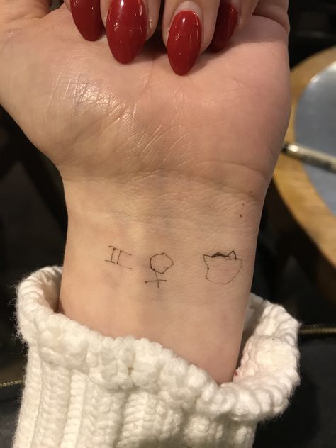 Simple yet inspirational tattoo #gemini #womensymbol #cat #kittenface #tattoo #thatsimplelife #feminism #cute #love #peaceandlove Tattoo Gemini, Inspirational Tattoo, Female Symbol, Inspirational Tattoos, Fish Tattoos, Jesus Fish Tattoo, Cute Love, Peace And Love, Tattoos