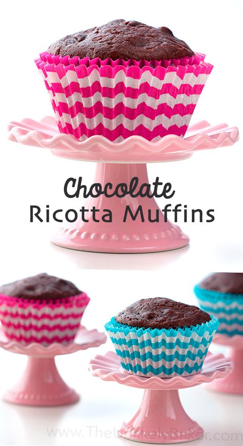 These chocolate ricotta muffins are the perfect excuse to eat chocolate for breakfast. Packed with intense chocolate flavour, it’s an awesome way to start the day! Chocolate Muffin Recipes, Ricotta Chocolate, Chocolate Ricotta, Ricotta Muffins, Cheesecake Oreo, Homemade Strawberry Sauce, Chocolate Muffin, Easy Gluten Free Desserts, Homemade Snickers