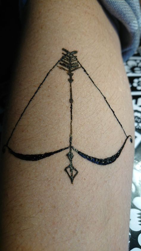 Bow and arrow henna art Bow And Arrow, Deathly Hallows, Henna Art, Deathly Hallows Tattoo, Triangle Tattoo, Henna, Tattoos, Art