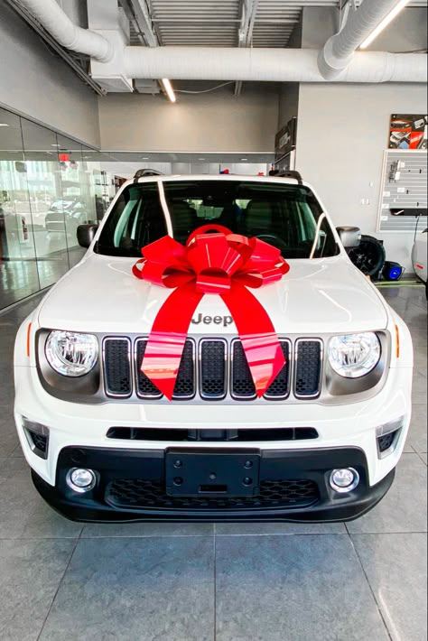 Carros Jeep, Car Present, Jeep Renegade Aesthetic, White Jeep Renegade, Cow Print Bucket Hat, Red Cowboy Hat, Dr Car, Pink Luggage, White Jeep