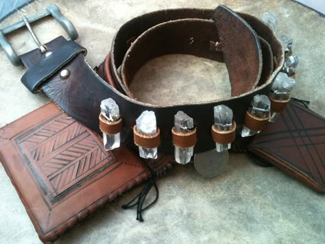 Love this belt! Shamans utility belt! ShaBatman! Ren Fair Belt Accessories, Ren Faire Accessories, Larp Accessories, Steampunk Belt, Mode Steampunk, Larp Costume, Crystal Belt, Steampunk Accessories, Utility Belt