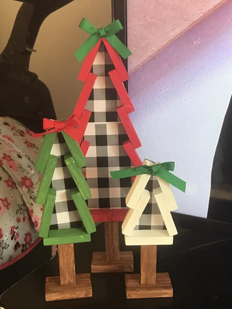 Mini Jenga Block Christmas Trees, Mini Jenga Block Crafts Christmas, Jenga Crafts Ideas, Jenga Block Christmas Crafts, Jenga Block Christmas, Jenga Crafts, Jenga Blocks, Tree Craft, Christmas Crafts To Make