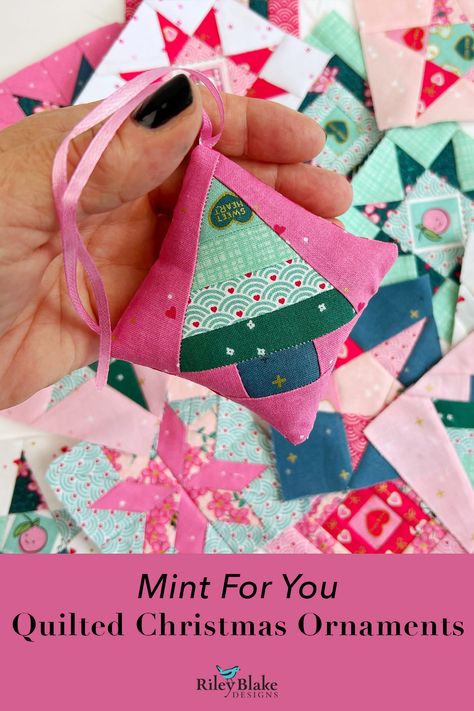 Check out @joeuneandmae's darling Quilted Christmas Ornaments project over on the RBD blog. These little ornaments would be great gifts to give as well as a sweet way to remember some of your favorite fabrics. Fabric is Mint For You by Melissa Mortenson of Polka Dot Chair Easy Quilted Ornaments, Quilt Block Ornaments, Patchwork Xmas Decorations, Quilt Ornaments Diy, Easy Quilted Christmas Gifts, Free Fabric Christmas Ornament Patterns, Sewn Christmas Ornaments Sewing Projects, Mini Quilt Ornaments, Quilted Christmas Gift Ideas