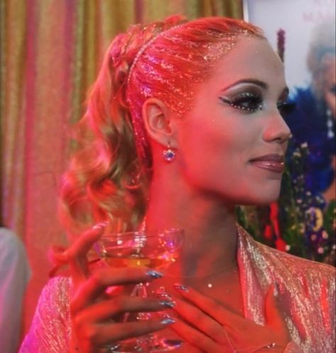 Starring: Elizabeth Berkley & Gina Gershon Elizabeth Berkley Showgirls Film, Showgirls Aesthetic, Showgirls Movie 1995, Showgirls Movie, Elizabeth Berkley Showgirls, Showgirls 1995, Nomi Malone, Elizabeth Berkley, Gina Gershon