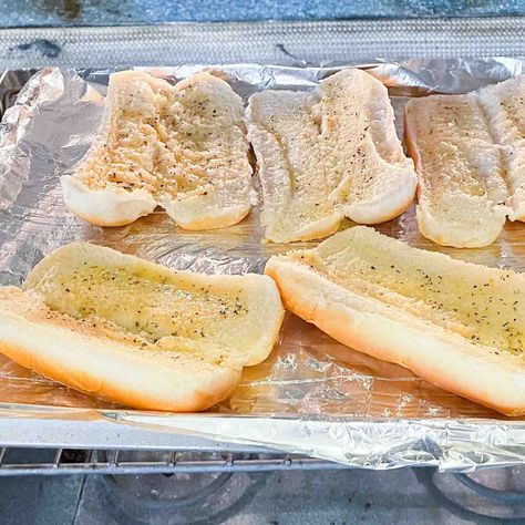 Garlic Bread Hot Dog Buns, Hot Dog Garlic Bread, Hot Dog Buns Leftover, Chicken Patty Parmesan Recipe, Garlic Bread In Oven, Leftover Hot Dog Buns, Toasted Hot Dog Buns, Hot Dog Buns Recipe, Bun Recipes