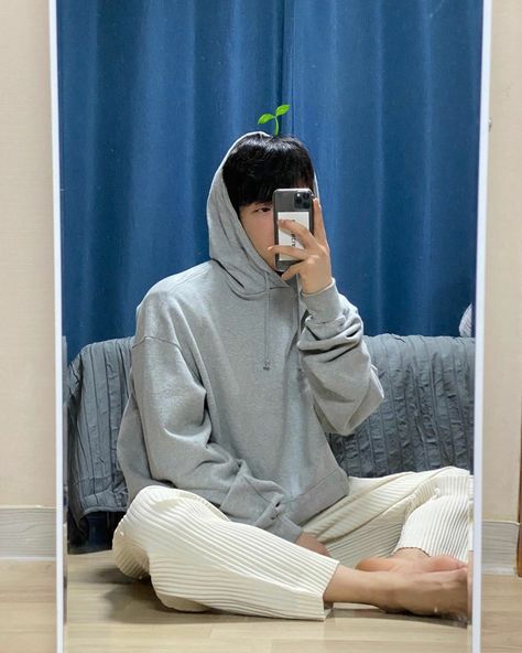 Men In Pajamas Aesthetic, Boys Pajamas Aesthetic, Guy Pajamas Aesthetic, Masc Pajamas, Pyjamas Aesthetic Men, Pijamas Aesthetic Boy, Pajamas Aesthetic Boy, Winter Lounge Outfits, Boy Fashion Aesthetic