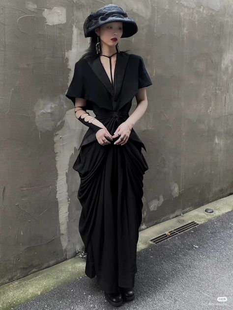 Fallen Angel Aesthetic Outfit, Angel Aesthetic Outfit, Haute Goth, Iconic Clothes, Fallen Angel Aesthetic, Goth Outfit Inspo, Victorian Goth, Angel Aesthetic, Aesthetic Outfit