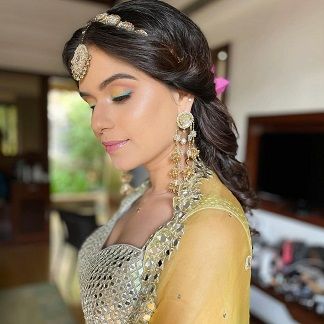 Colour Pop Bridal Trend Alert - Colourful Eye Makeup For Your Mehendi Look From Brides of 2020! - Witty Vows Mehendi Makeup Looks For Bride, Mehendi Eye Makeup Looks, Haldi Bride Makeup Look, Mehendi Look, Mehendi Makeup, Pop Of Colour Eye Makeup, Mehendi Makeup Looks, Haldi Makeup, Haldi Makeup Look For Bride