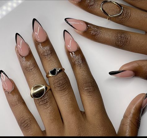 Almond V Tip Nails, Almond Pointy Acrylic Nails, Biab Nails Dark Skin, Almond Acrylic Nails Black Women, Almond Shape Nails Black Women, Almond Shaped Nails Black Women, Oval Nails Black Women, Almond Shape Nails Designs, Almond Nails Black Women