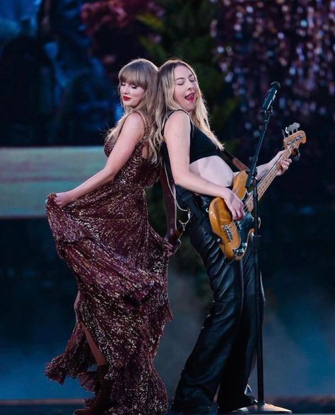 Eras Tour Seattle, Taylor Swift Fotos, Estilo Taylor Swift, Taylor Swift Eras Tour, Swift Photo, Haim, Taylor Swift Eras, Taylor Swift Outfits, Taylor Swift Wallpaper