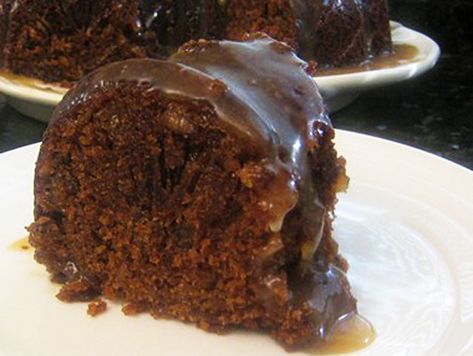 This delicious and moist fig cake is made with fig preserves, spices, and buttermilk, along with pecans and eggs. A delicious spice cake with a caramel glaze. Flan Cakes, Chocolate Flan Cake, Kahlua Cake, Chocolate Flan, Momma Mia, Tropical Desserts, Flan Cake, Fig Cake, Devils Food Cake Mix Recipe