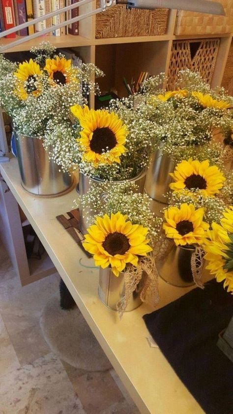 Diy Sunflower Wedding, Cheap Wedding Table Centerpieces, Wedding Centerpieces Diy Rustic, Unique Rustic Wedding, Diy Sunflower, Sunflower Wedding Decorations, Sunflower Centerpieces, Fun Wedding Decor, Beautiful Wedding Decorations