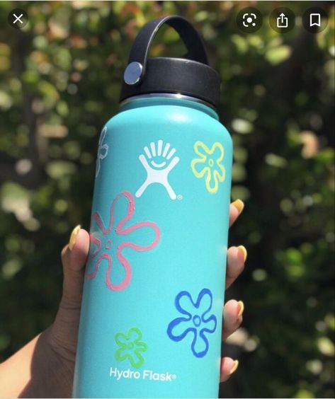 Painting Hydro Flask Ideas, Painted Hydroflask Ideas, Water Bottle Painting Ideas Easy, Water Bottle Painting Ideas, Hydro Flask Painting, Water Bottle Painting, Diy Water Bottles, Hydroflask Painting, Painted Water Bottle