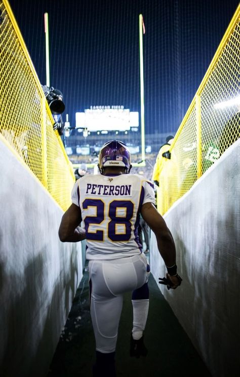 Adrian Peterson #Entrance Purple Jesus, Adrian Peterson, Sporting Legends, Minnesota Vikings Football, Nfl Player, Vikings Football, Running Back, Sports Stars, Nfl Players