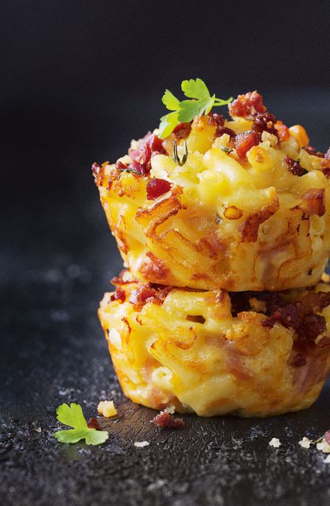 Macaroni And Cheese Muffins, Savoury Baking Recipes, Savoury Food Ideas, Savoury Muffins Recipes, Crispy Mac And Cheese, Lunch Muffins, Savoury Muffin, Mac And Cheese Muffins, Savoury Bites