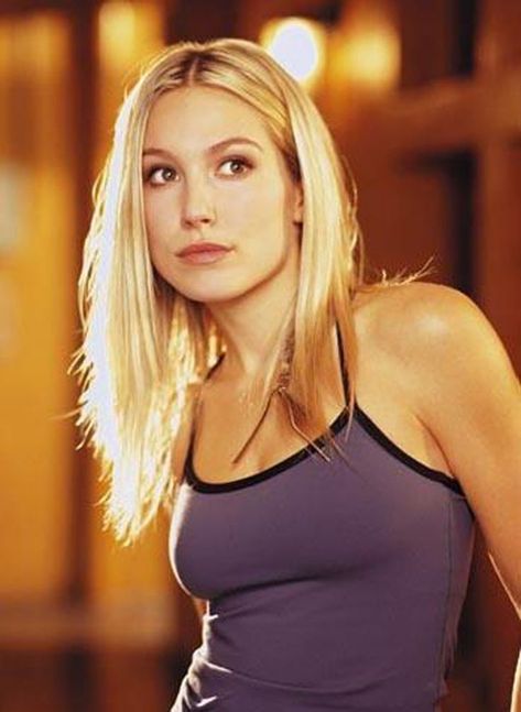 Sarah Carter Hannah Simone, Sarah Carter, Canadian Actresses, Sarah Michelle Gellar, Hottest Celebrities, Celebrities Female, Superman, Beauty Women, Womens Hairstyles