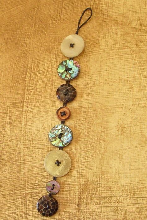 Button Bracelets, Button Ideas, Button Craft, Operation Christmas Child, Button Bracelet, Diy Buttons, Button Art, Button Jewelry, Button Crafts