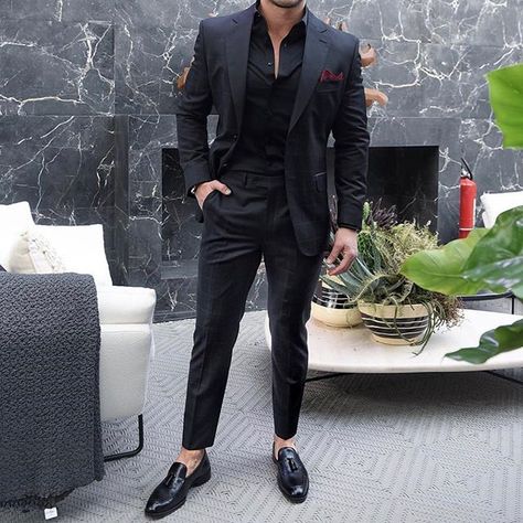 Black Suit Summer Wedding, Black Groomsmen Suits, Suit For Groom, Beach Wedding Suits, Summer Wedding Suits, All Black Suit, Prom Suits For Men, Black Outfit Men, Stylish Mens Suits