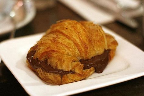 Croissant Nutella, Croissant Chocolate, Nutella Croissant, Food C, Chocolate Croissant, Food Heaven, Dessert Cupcakes, Recipes From Heaven, Food For Thought