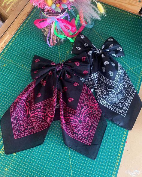 It’s nearly that time of year where I basically have a bow glued to my head 24/7! Look at all these beauties!! 🎀✨ Bandana Bow, A Year, This Year, Look At, The First, The Day, Sparkle, Festival, Quick Saves