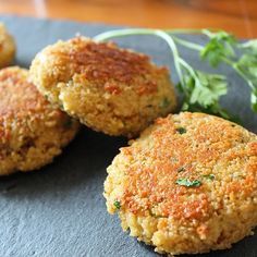 Couscous-Bratlinge mit Käse von NatureCook83 | Chefkoch Couscous Patties, Chef Desserts, Cooking On A Budget, Easy Appetizer Recipes, Cooking Dinner, Appetizers Easy, Couscous, Easy Vegan, Easy Healthy Recipes