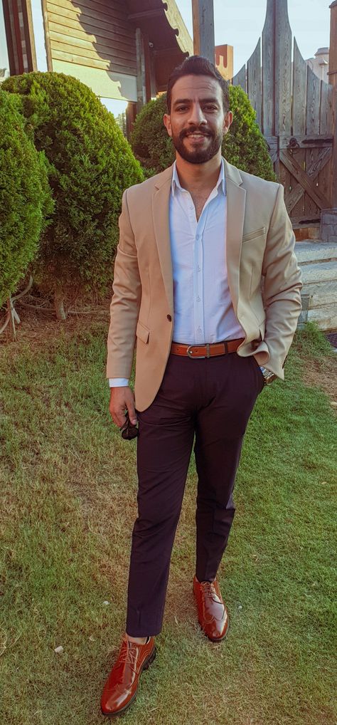 Men Tan Blazer Outfit, Beige Blazer Men Outfits, Tan Sports Coat Outfit Men, Day Wedding Outfit Guest Men, Khaki Blazer Outfit Mens, Tan Blazer Outfits Mens, Beige Blazer Outfit Men, Beige Blazer Men, Sports Coat Outfit Men