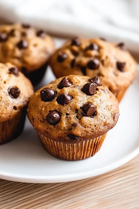 Hey there, muffin lovers! Muffins Cottage Cheese, Cottage Cheese Oatmeal, Oatmeal Cottage Cheese, Cheese Oatmeal, Healthy Baked Snacks, Blender Muffins, Simple Cottage, Oat Muffins, Filled Muffins