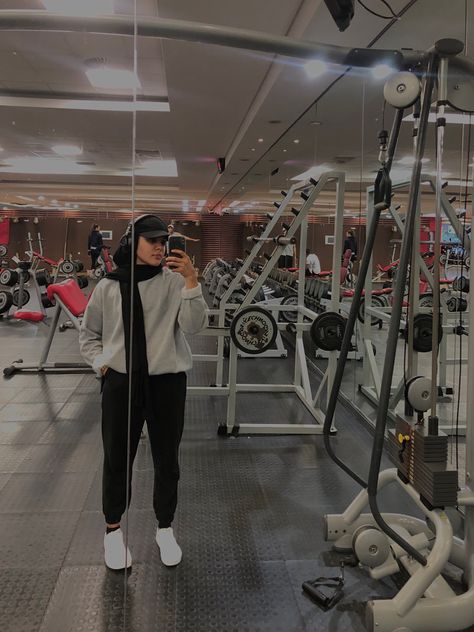 Gym Modest Outfit, Ootd Gym Hijab, Outfit Gym Hijab, Muslim Gym Outfit, Hijabi Gym Outfits, Hijabi Sports Outfit, Modest Gym Outfits For Women, Hijab Gym Outfit, Gym Hijab