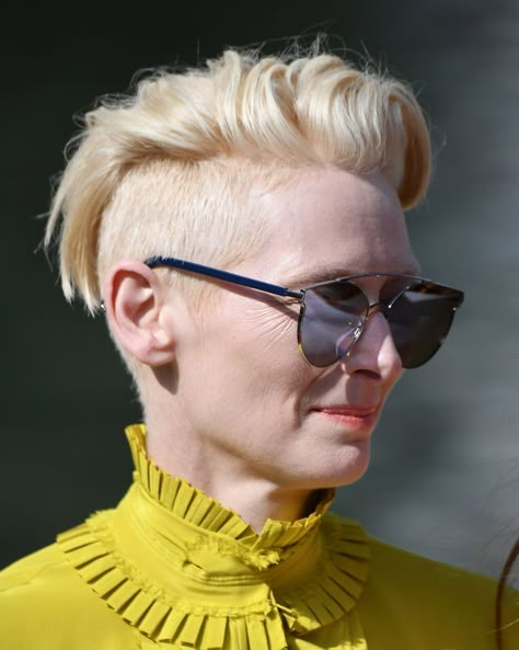 short haircuts for older women tilda swinton Soft Blonde Highlights, Short Hairstyles Over 50, Cool Short Hairstyles, Tilda Swinton, Very Short Hair, Hot Hair Styles, Haircut For Older Women, Hairstyles Over 50, Undercut Hairstyles