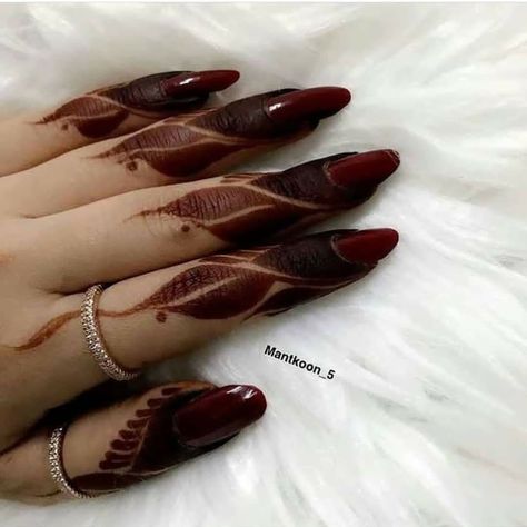 Jagua Henna, Khafif Mehndi Design, Tato Henna, Mehndi Designs 2018, Legs Mehndi Design, Mehndi Design Pictures, Very Simple Mehndi Designs, Modern Mehndi Designs, Mehndi Designs Front Hand