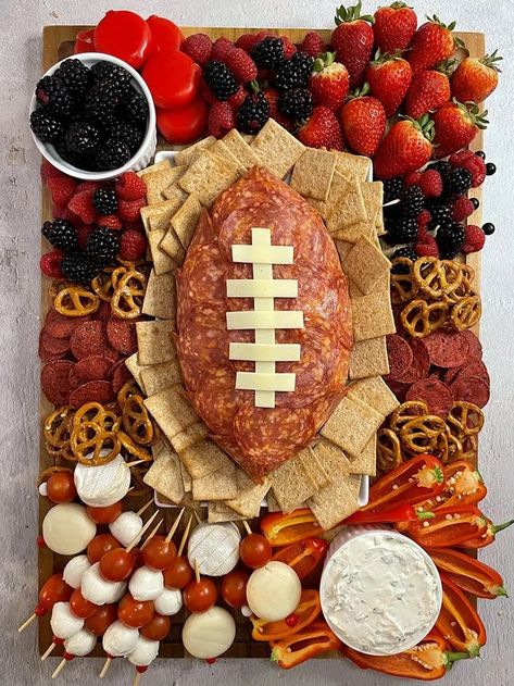 Is it even a Super Bowl party if there are no football shaped snacks? Whether you’re hosting or going to a friends for the Big Game, you can’t have a super bowl party without tasty snacks! This football shaped cheese ball is super easy to make and makes any cheese board a touchdown. You’ll see that my recipe includes all the goodies that taste delicious with this creamy, cheesy app, but feel free to tailor it to match your team’s colors! Cheese Ball Board, Football Shaped Food, Meat And Cheese Appetizers, Healthy Football Snacks, Shaped Cheese Ball, Football Shaped Foods, Football Desserts, Superbowl Desserts, Football Appetizers