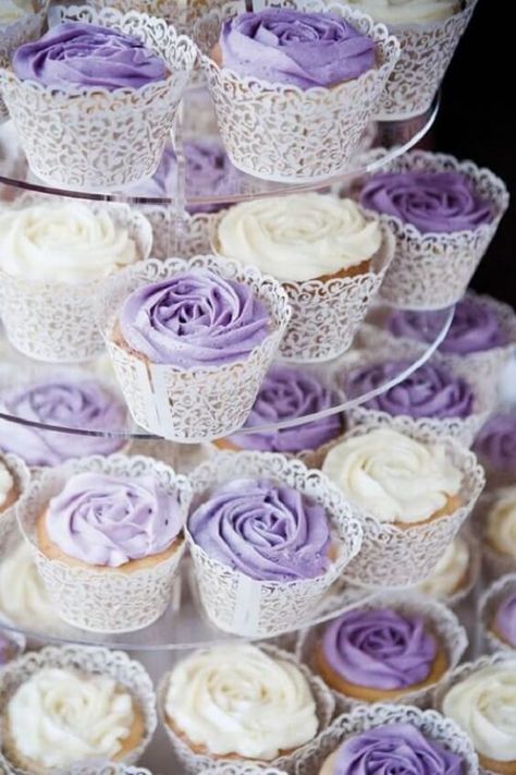 Lilac Wedding Themes, Lila Party, Rose Cupcake, Purple Cupcakes, Purple Bridal Shower, Best Wedding Colors, Purple Stuff, Purple Wedding Cakes, Country Garden Weddings