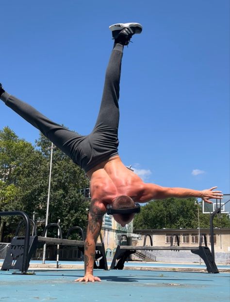 Calisthenics athlete in his natural habitat One Arm Handstand, Handstand Progression, Personal Fitness Trainer, Handstand, Calisthenics, Personal Trainer, Anime Character, Philosophy, Anime